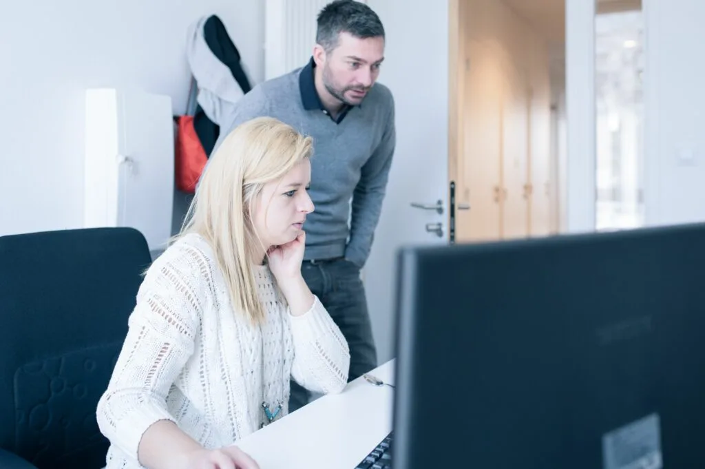 Travail en binôme devant l'écran